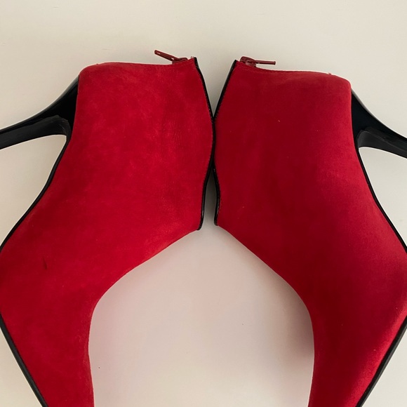 Carlos Red faux suede ankle booties - Picture 5 of 11